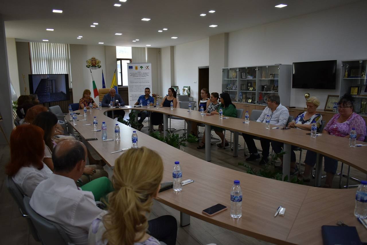 ителна пресконференция за представяне на проект за ремот на читалище Родолюбие в Асеновград